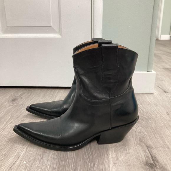 Maison Martin Margiela black cowboy boot. $1290
Size 38(8 US). - Picture 6 of 13
